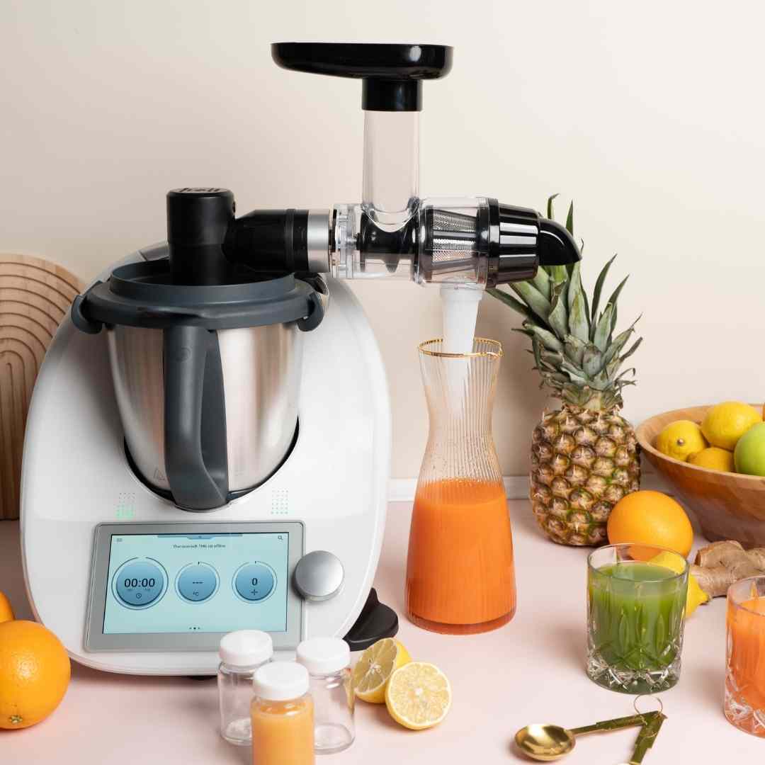 Cold-pressed juicer attachment for WunderCentix for Thermomix