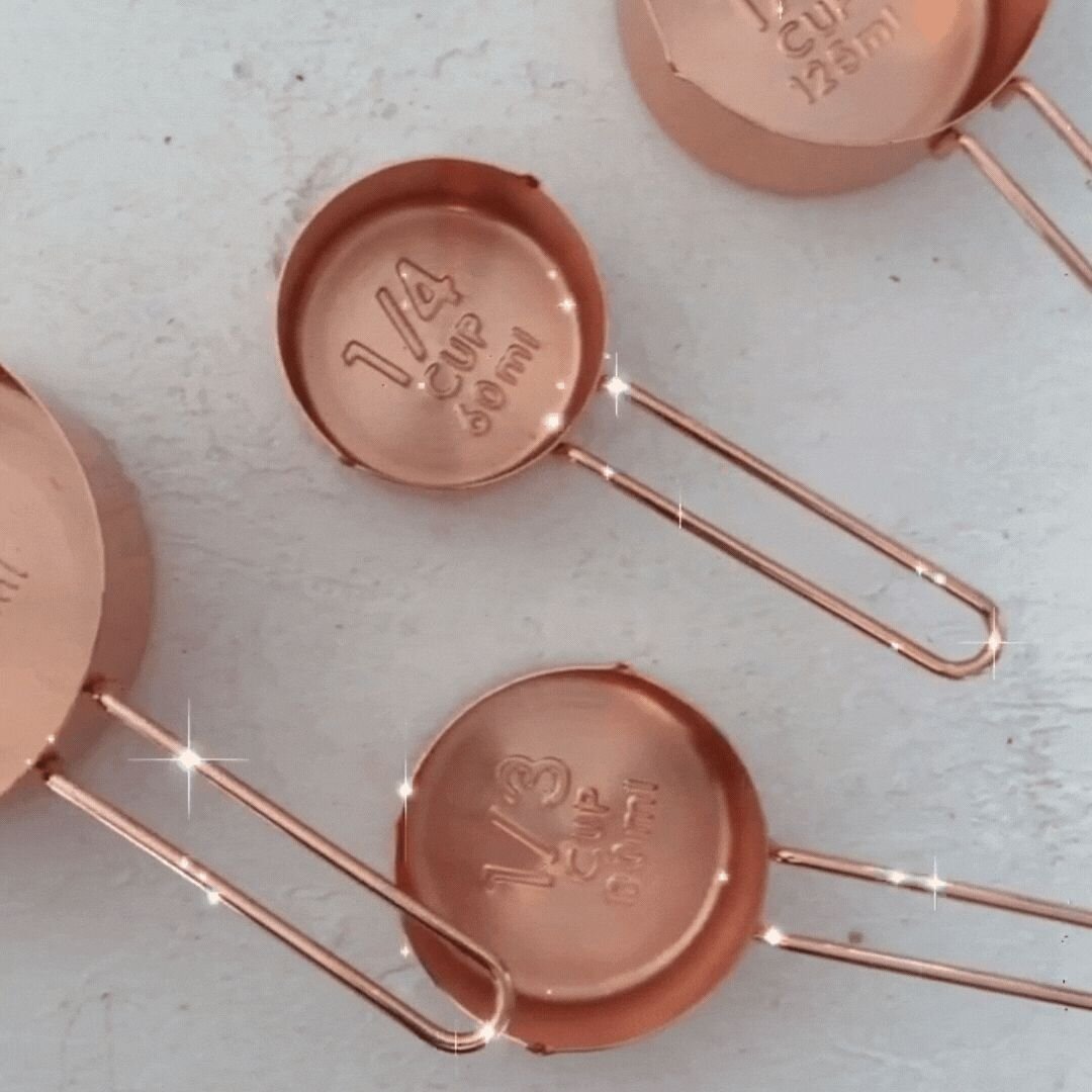 Copper-plated measuring cups with embossed measurements