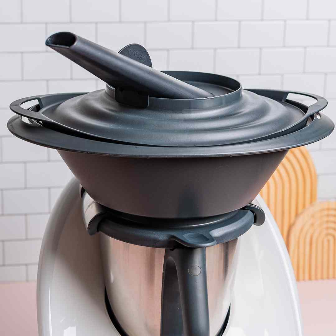 OmniSteam Lid fitted on top of the Thermomix Varoma, its spout directing steam sideways