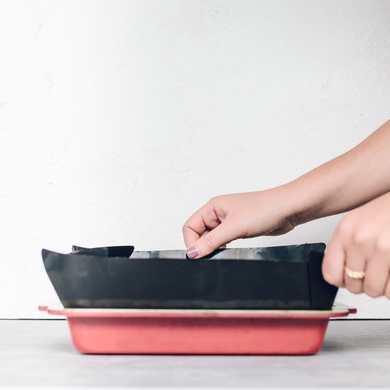 Reusable square cake tin liner