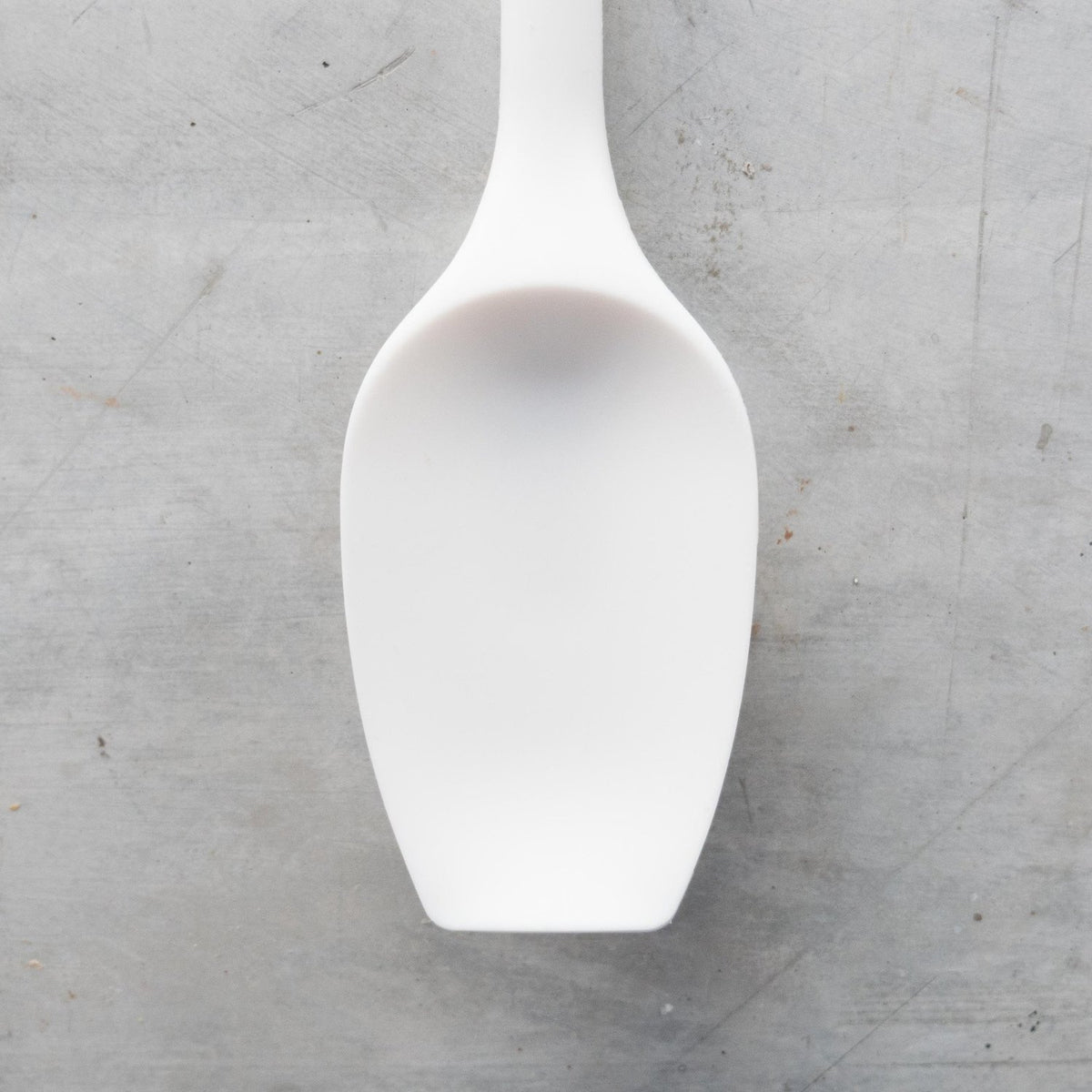 Close-up of the white Slow Cooker Spatula head from above