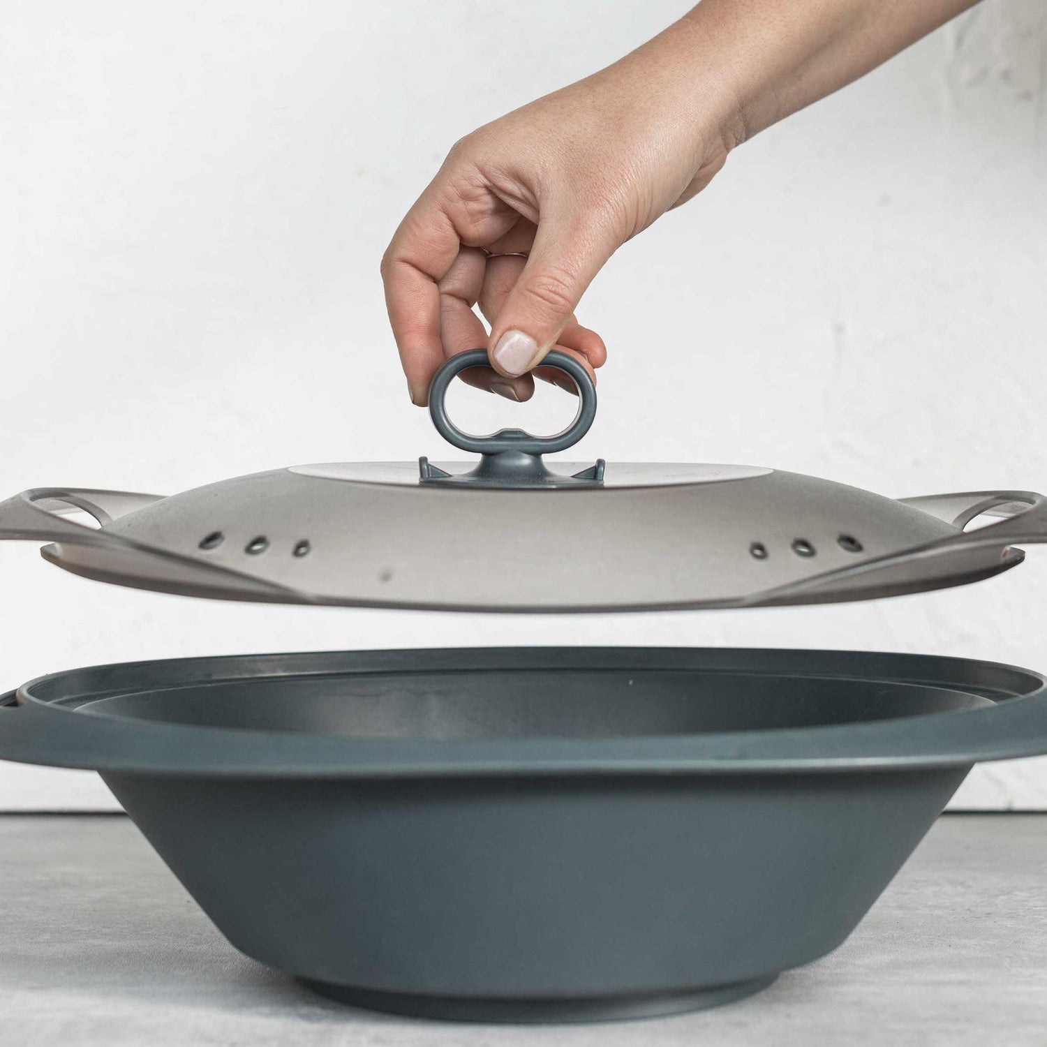 Hand lifting the Varoma lid using the Suction Handle fitted to its centre