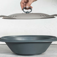 Suction Handle attached to the Varoma lid, ready to lift