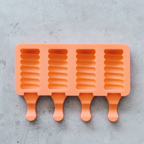 Swirl ice cream moulds with free sticks