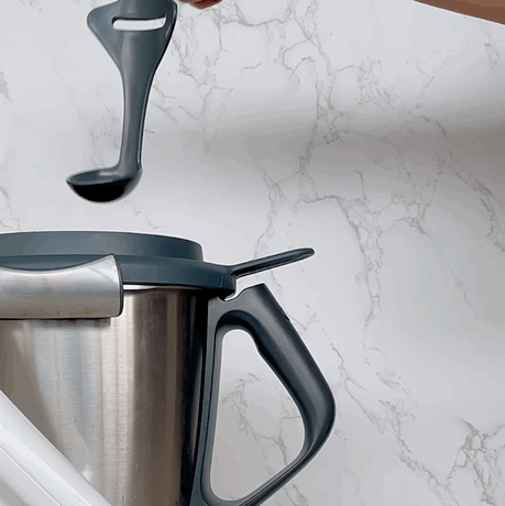 Tasting and seasoning through the MC hole of a Thermomix with the Tastix spoon (animation)