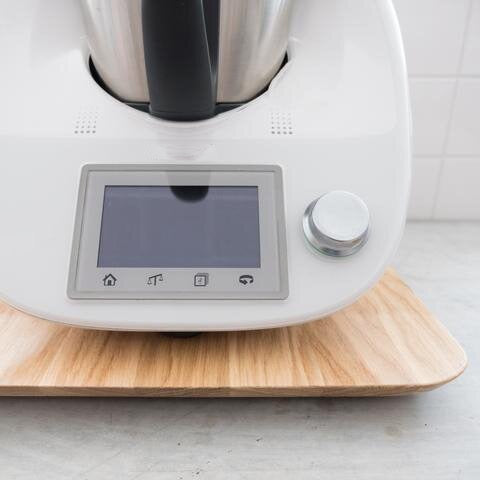 Thermo Deluxe Slide Board with a Thermomix on top