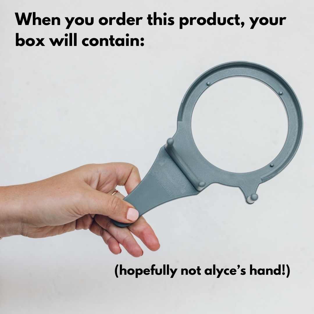 What comes in the box with the TM Twister: the single opening aid ring, and hopefully not Alyce's hand