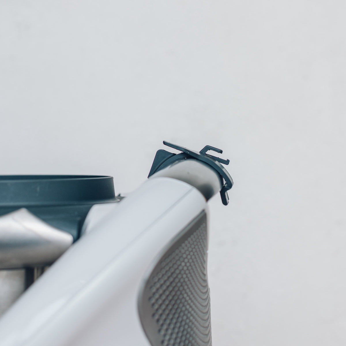 WunderClip holding the Thermomix lid