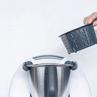 WunderPoach poaching four eggs in the Thermomix
