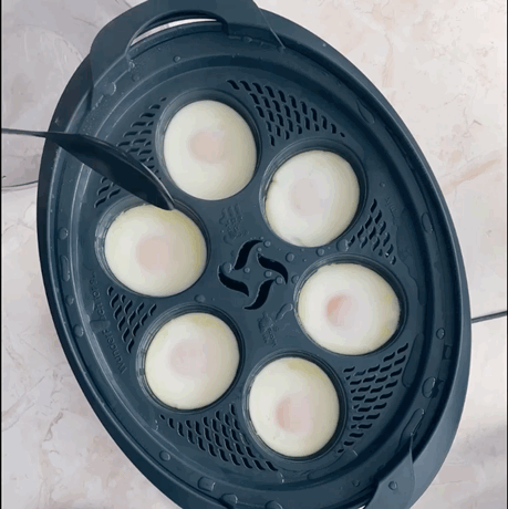 WunderPoach poaching six eggs in the Thermomix Varoma